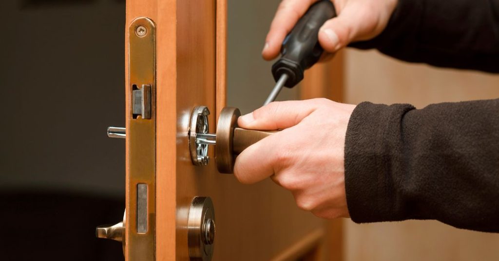 Como Identificar Quando a Fechadura Precisa Ser Trocada em Uberlândia: 6 Dicas capa chaveiro